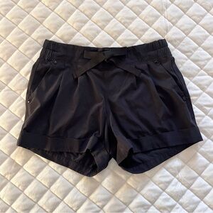 Lululemon Spring Break Away Shorts in Swift Ultra fabric women’s size 4